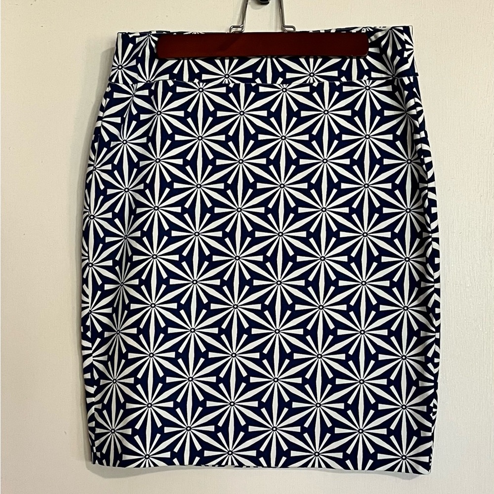 RW&CO Blue and White Viscose Blend Pull On Pencil Skirt with Geometric Pattern